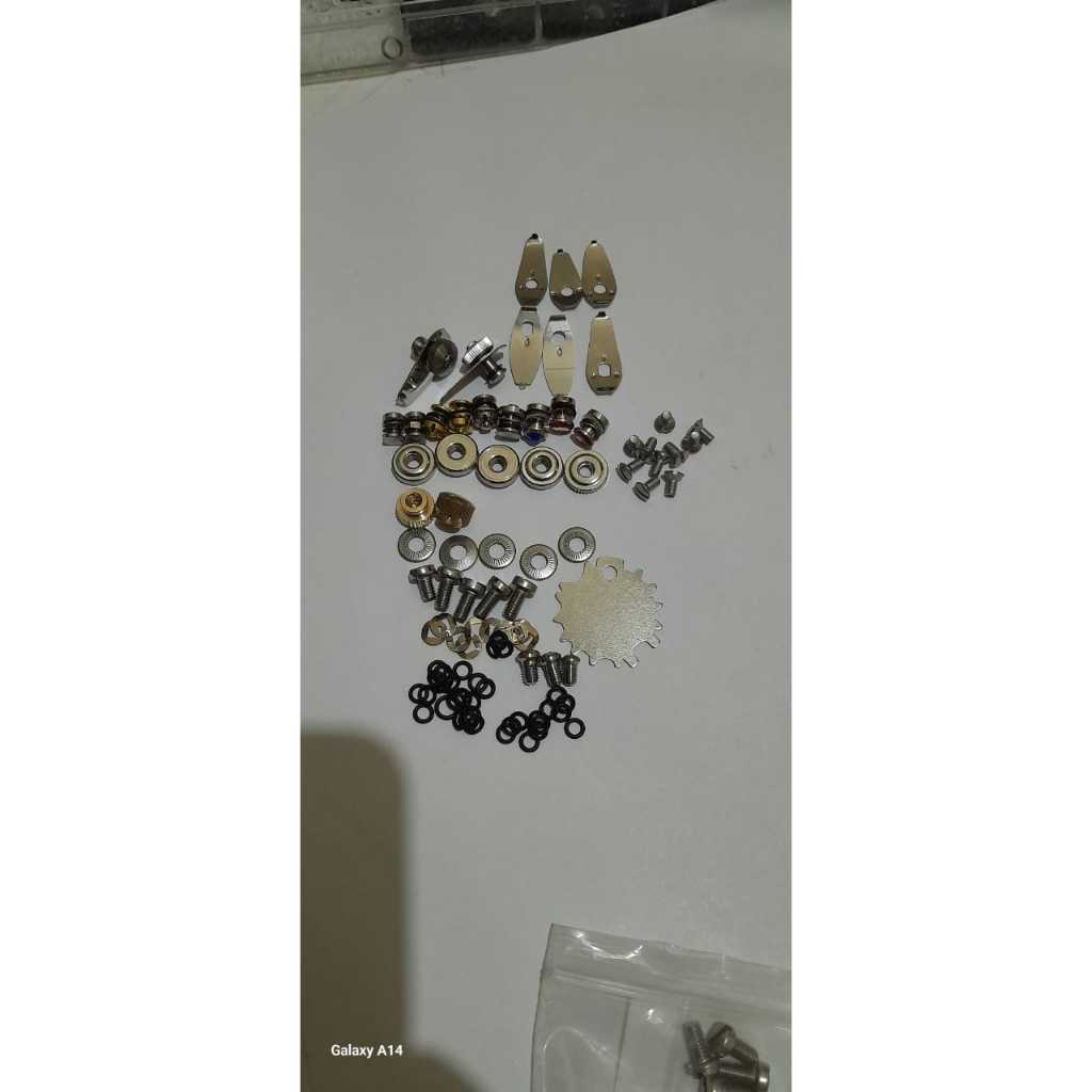 kit parafusos tesouras de cortar cabelo e costura. (140 peças.)